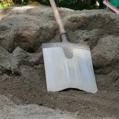 Suchy beton czy polewać? Kluczowe informacje dla trwałości betonu