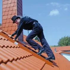 Jak naprawić dach z dachówki? Praktyczne porady i ważne wskazówki