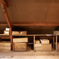 Co można trzymać na strychu? Dowiedz się, jak uniknąć zniszczeń!